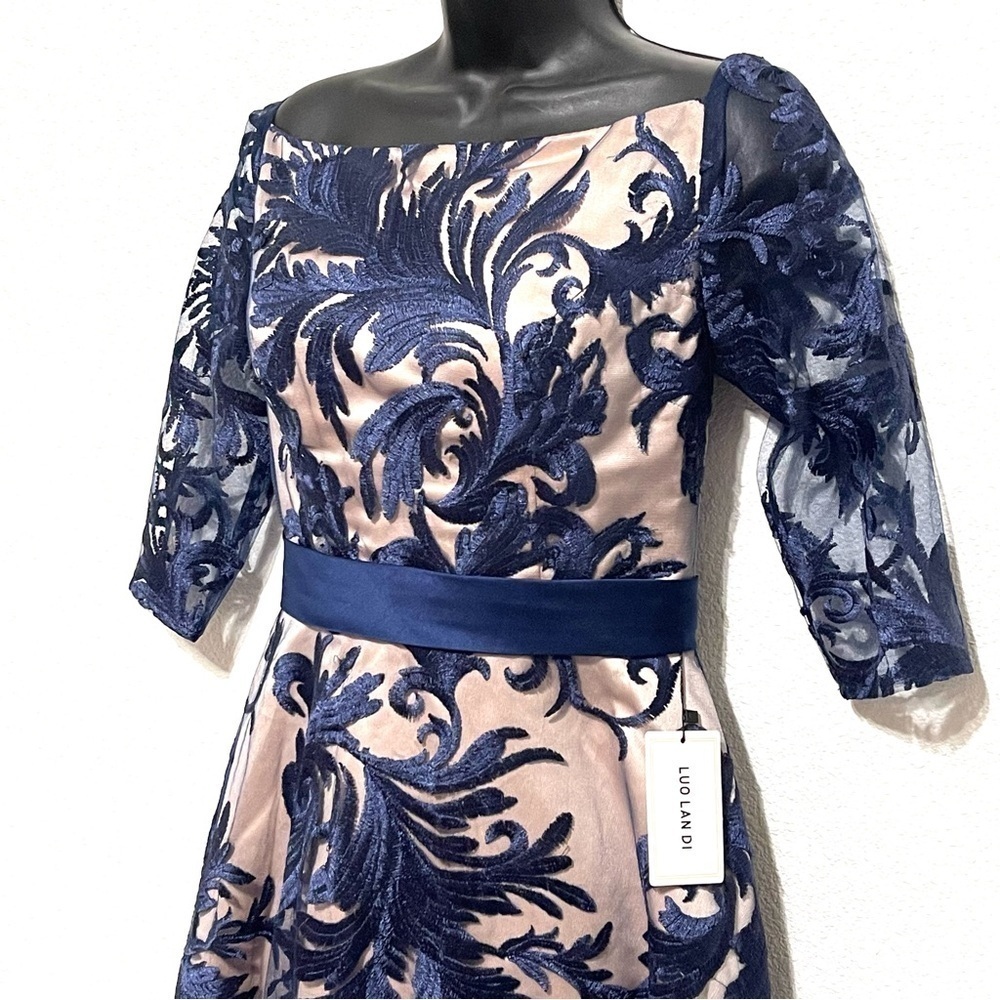 Luo Lan Di NWT Woman Lace Gown Dress Size 2 - Picture 4 of 16
